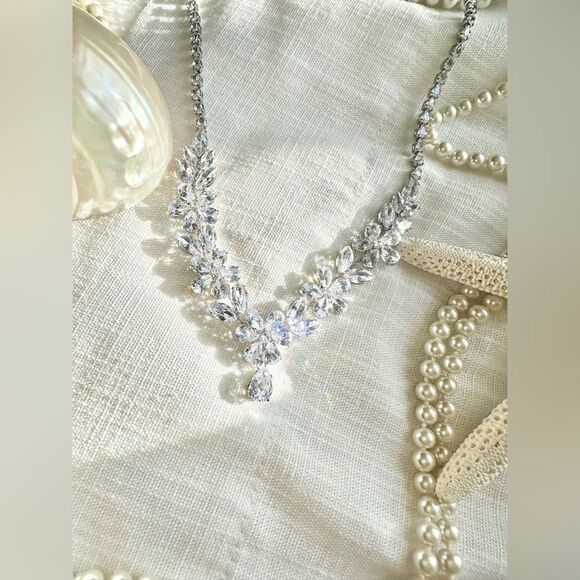 The Jasmine: sparkly cubic zirconia flower statement necklace - Picture 4 of 12